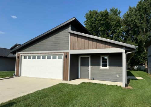 207 34th Ave W, Spencer, IA, 51301-2312 | Card Image