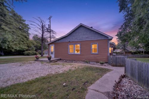 501 Kaiser Rd, Gregory, MI, 48137-9716 | Card Image