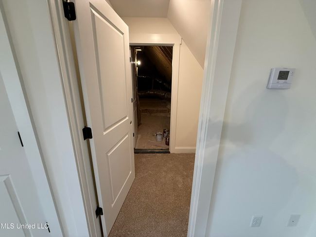 Closet and attic | Image 33