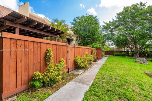 e-6724 Sw 114th Pl, Miami, FL, 33173-1785 | Card Image