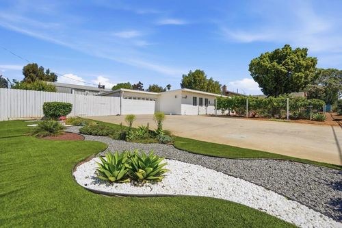 2152 Oak Hill Dr, Escondido, CA, 92027-3813 | Card Image