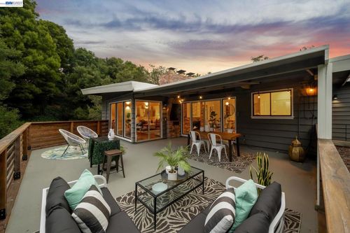2800 Steinmetz Way, Oakland, CA, 94602-3548 | Card Image