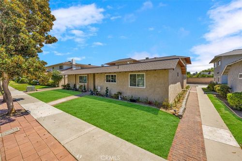 2808 Santiago Rd, Fullerton, CA, 92835-2743 | Card Image