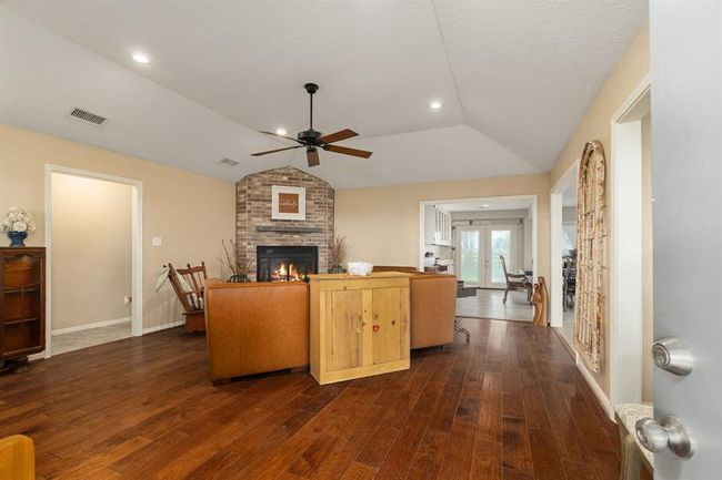 Living Room | Image 7