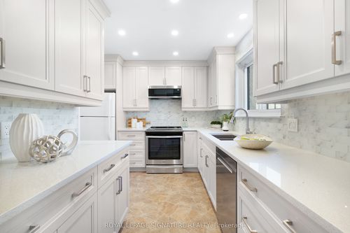 64-1235 Radom St, Pickering, ON, L1W1J3 | Card Image