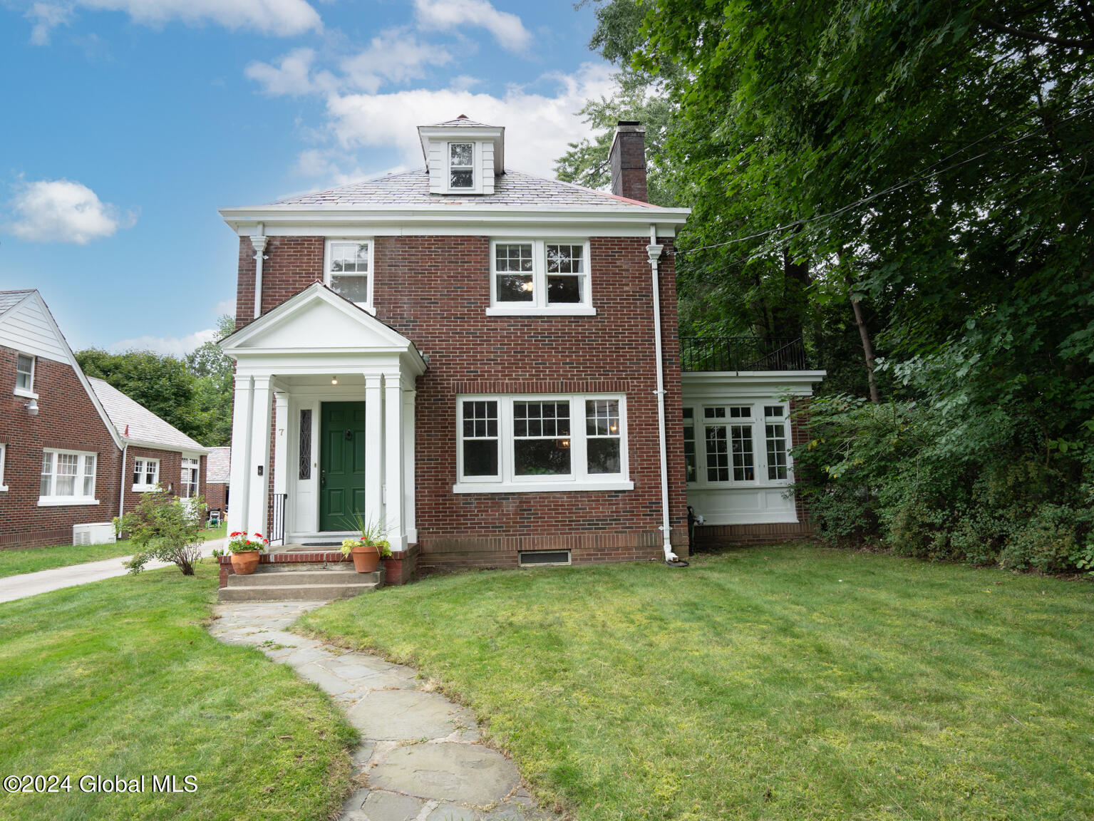 Alder Ave, Troy, NY 12180