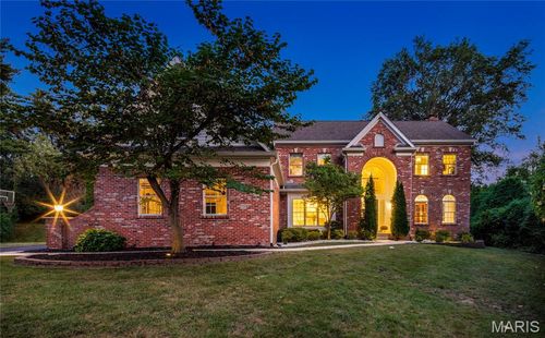 18 Larkdale Dr, Saint Louis, MO, 63124-1715 | Card Image