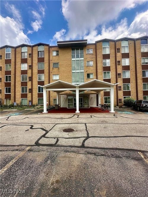 unit-102-25735 Lorain Rd, North Olmsted, OH, 44070-3329 | Card Image