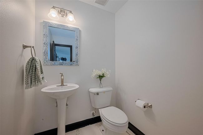 Half bath | Image 15