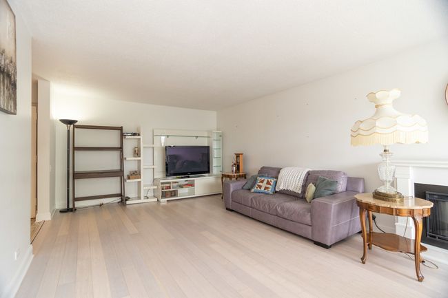APT-208 - 2 S Atrium Way, Condo with 1 bedrooms, 2 bathrooms and 2 parking in Elmhurst IL | Image 6