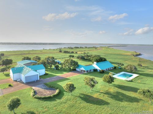 1005 Shoreline Dr, Port Lavaca, TX, 77979-5318 | Card Image