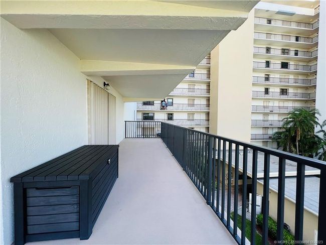 APT-401 - 10044 Ocean Dr, Condo with 3 bedrooms, 2 bathrooms and null parking in Jensen Beach FL | Image 40