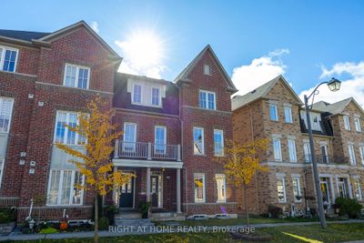 11 Walter Scott Cres, Home with 4 bedrooms, 5 bathrooms and 4 parking in Markham ON | Image 2