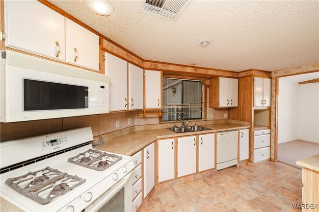 Kitchen | Image 17