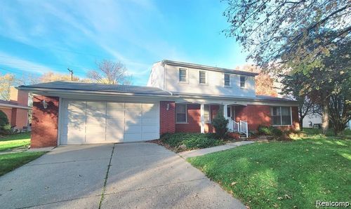 2415 Otter St, Warren, MI, 48092-3751 | Card Image
