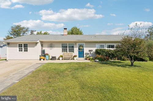11 Stream Ln, LEVITTOWN, PA, 19055-2220 | Card Image