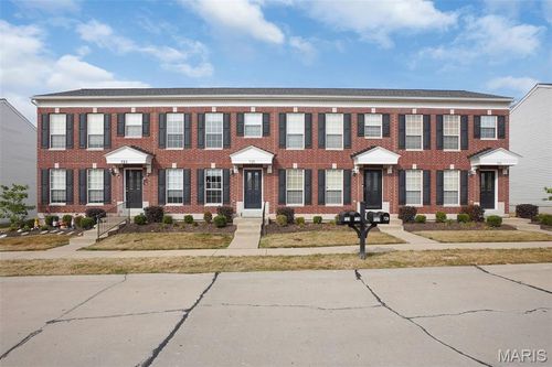 725 Hyde Dr, O Fallon, MO, 63366-7571 | Card Image