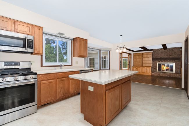1280 W Bauer Rd, Home with 5 bedrooms, 3 bathrooms and 4 parking in Naperville IL | Image 5