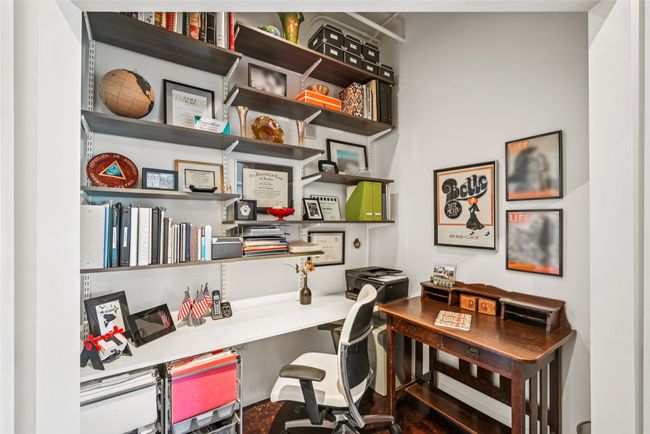 Office nook with Elfa shelving. | Image 26
