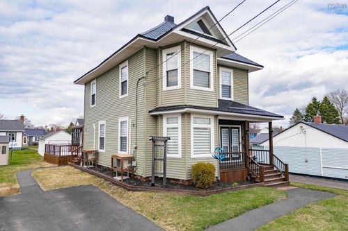 28 Westminster Ave, Amherst, NS, B4H3V2 | Card Image