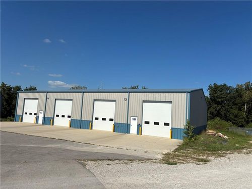 14700 E Kentucky Rd, Independence, MO, 64050-1421 | Card Image