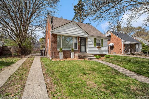 11669 Chatham, Detroit, MI, 48239-1352 | Card Image
