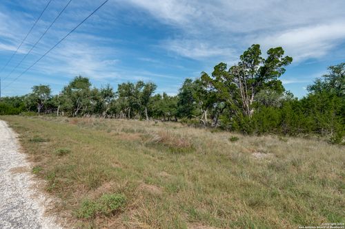 711 Vista Springs Dr, Spring Branch, TX, 78070-4082 | Card Image