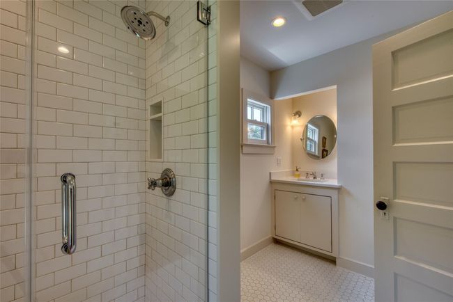 master bathroon | Image 9