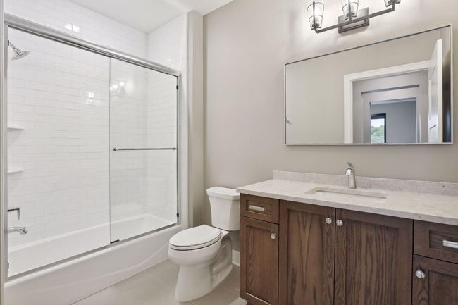 En-suite full bath found in the secondary bedroom | Image 16