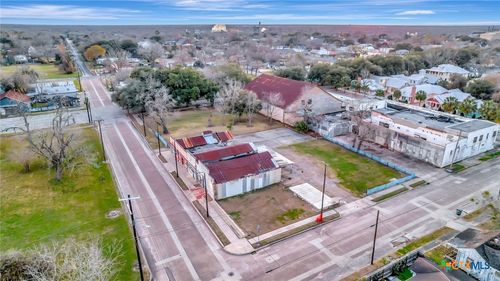 117 S Cameron St, Victoria, TX, 77901-8352 | Card Image