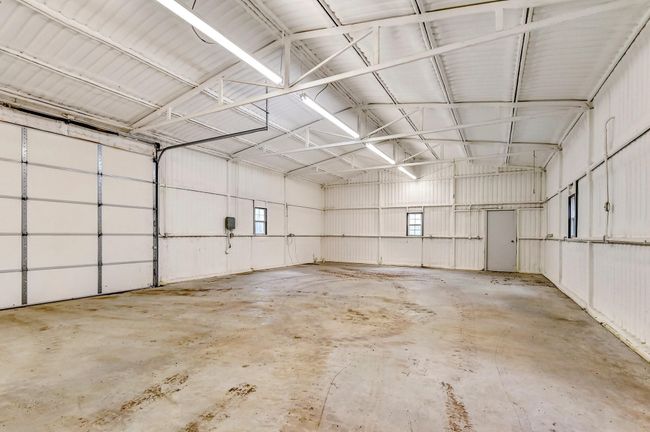 Garage with metal wall | Image 22