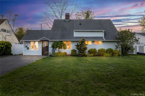 10 Rural Ln, Levittown, NY, 11756-5424 | Card Image