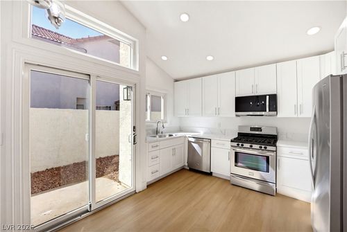 3312 Sturbridge Cir, Las Vegas, NV, 89129-6233 | Card Image