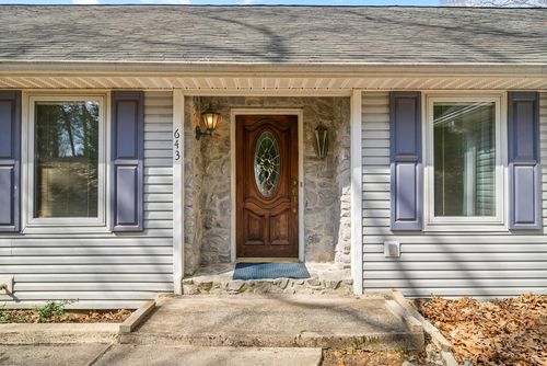 643 Holiday Way, Cadiz, KY, 42211-8864 | Card Image