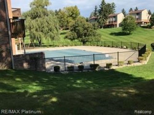 58-2927 Moon Lake Dr, West Bloomfield, MI, 48323-1843 | Card Image