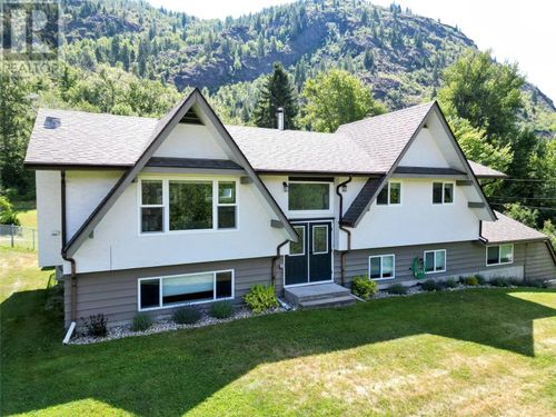 9480 Station Rd, Trail, BC, V1R4W6 | Card Image