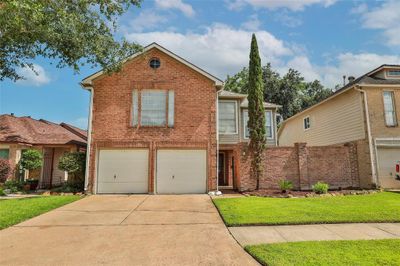 Charming 3 Bedroom 2.5 Bathroom | Image 2