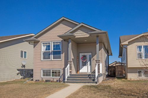 18 Horne Close, Home with 4 bedrooms, 3 bathrooms and 2 parking in Sylvan Lake AB | Card Image