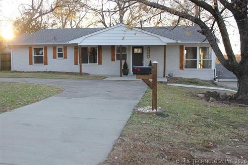 1141 Country Club Rd, Muskogee, OK, 74403-2806 | Card Image