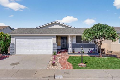 759 Bronte Ave, Watsonville, CA, 95076-3640 | Card Image