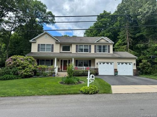 41 Shady Ln, Huntington, NY, 11743-4523 | Card Image