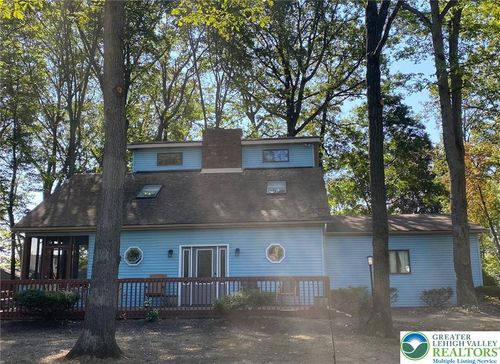 200 Woodland Dr, Nazareth, PA, 18064-9074 | Card Image