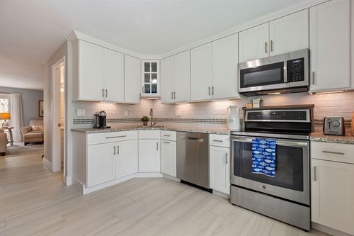 d2-287 Ocean St, Hyannis, MA, 02601-4754 | Card Image