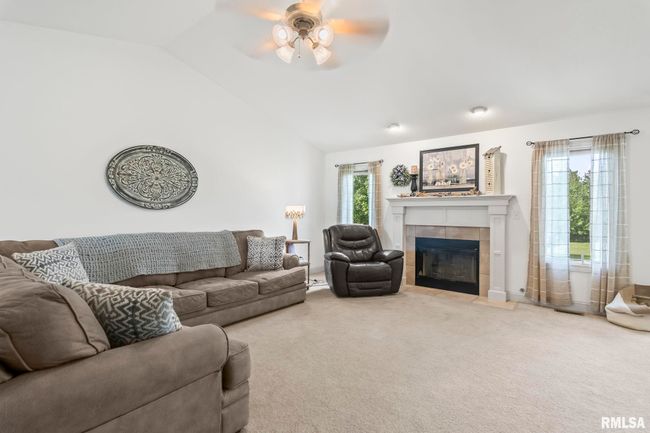 355 Partridge Pass, House other with 4 bedrooms, 3 bathrooms and null parking in Sherman IL | Image 6