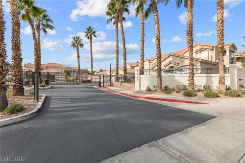 233-3327 Erva St, Las Vegas, NV, 89117-7312 | Card Image