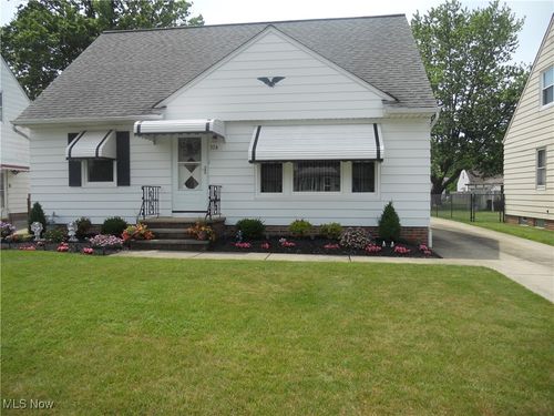 374 Clarmont Road, Willowick, OH, 44095 | Card Image