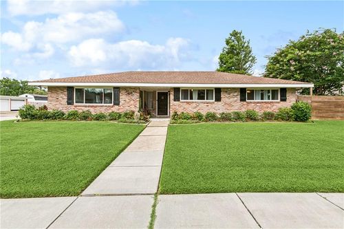 41 Derbes Dr, Gretna, LA, 70053-4933 | Card Image