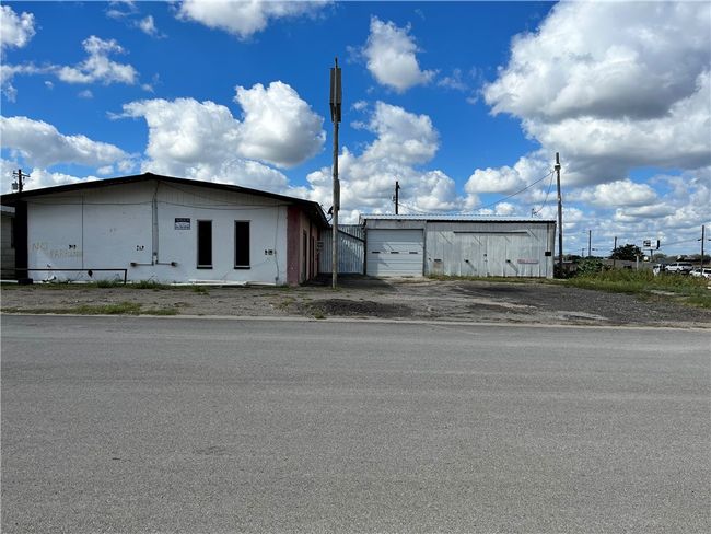 109 S Sun Ave, Home with 0 bedrooms, 0 bathrooms and null parking in Freer TX | Image 6