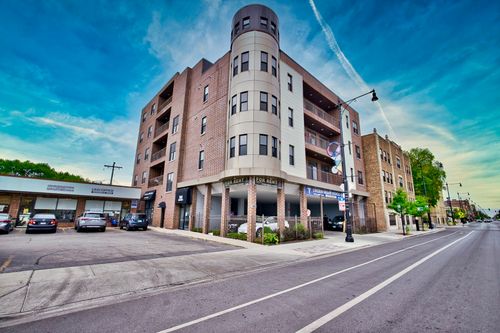 3w-2515 Lawrence Ave, Chicago, IL, 60625-3679 | Card Image