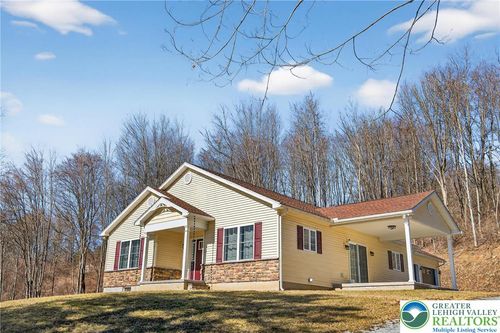 2021 Evergreen Dr, Tamaqua, PA, 18252-5537 | Card Image